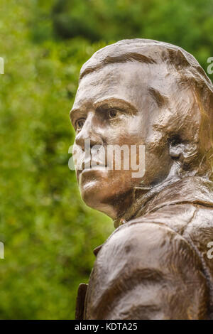 Statua del giovane Charles Darwin al Cristo's College, Università di Cambridge, dove egli era uno studente. Foto Stock