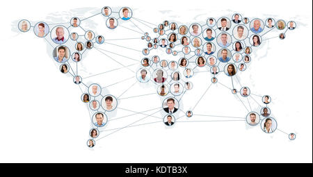 Collage di persone con concetto di rete e comunicazione sulla mappa mondiale. Concetto di business globale Foto Stock