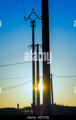 Sunrise thgrough stagliano poli di potenza - Francia. Foto Stock