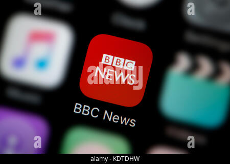 Una inquadratura ravvicinata del logo che rappresenta la BBC News app, come si vede sullo schermo di un telefono intelligente (solo uso editoriale) Foto Stock