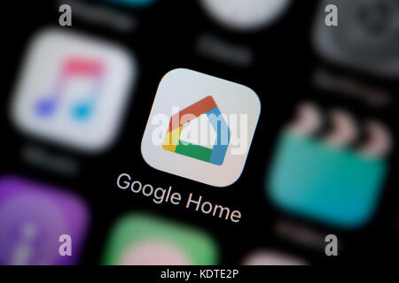 Una inquadratura ravvicinata del logo che rappresenta la Home page di Google app, come si vede sullo schermo di un telefono intelligente (solo uso editoriale) Foto Stock