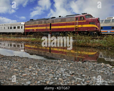 Locomotiva diesel vintage americana GM serie e che lavora sulla Cape Cod Central Railroad ma USA Foto Stock