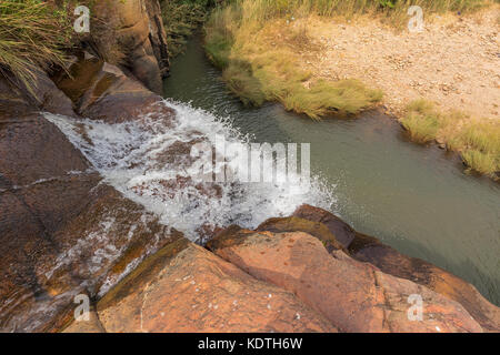 Cascate del leba mountain range vista da sopra. lubango. Foto Stock