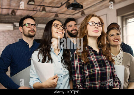 Foto di un gruppo di giovani team di successo di designer Foto Stock