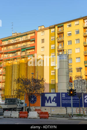 Milano, Italia. Xv oct, 2017. La nuova linea 4, costruito interamente in sotterraneo e 15 km da Linate a lorenteggio, fornirà un collegamento veloce lungo il est/sud-ovest della strada che passa attraverso il centro storico della città e collega l'aeroporto di linate credito: Alexandre rotenberg/alamy live news Foto Stock