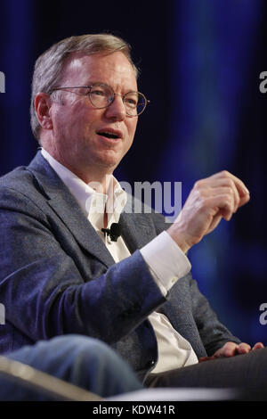 Santa Monica, CA, Stati Uniti d'America. 5 Mar, 2014. Eric Schmidt, presidente esecutivo di Google Inc., parla durante un colloquio presso oasis: il vertice di Montgomery a Santa Monica, California, Stati Uniti, mercoledì, 5 marzo 2014. © 2014 patrick t. fallon credito: Patrick fallon/zuma filo/alamy live news Foto Stock