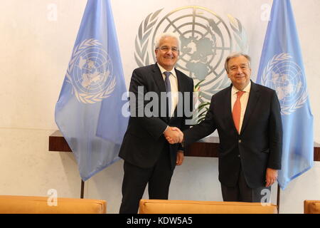 Onu, new york, usa.xvi oct, 2017. Spagna del segretario di Stato per gli affari esteri ildefonso castro Lopez ha incontrato onu sec-gen Antonio Guterres dopo la Spagna ha vinto il sedile sul Consiglio Onu per i diritti umani. Credito: Matthew russell lee/alamy live news Foto Stock