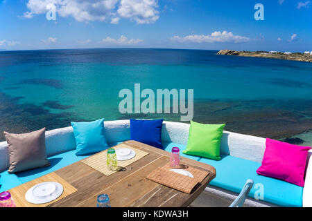 Anna's Place, elegante bar sulla spiaggia di paradise beach, Mykonos, Cicladi, Egeo, Grecia, Europa Foto Stock