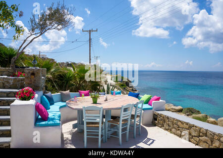 Anna's Place, elegante bar sulla spiaggia di paradise beach, Mykonos, Cicladi, Egeo, Grecia, Europa Foto Stock