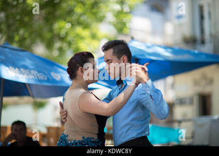 Ballerini di tango in Plaza Dorrego, St Elmo, Buenos Aires Foto Stock