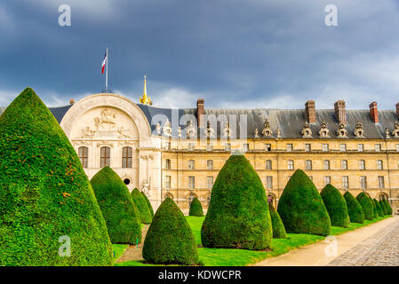 Facciata settentrionale del complesso, si affaccia sulla spianata di Les Invalides a Parigi, Francia Foto Stock