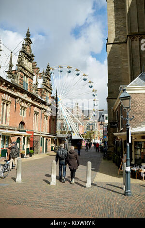 Vista verso il Grote Markt di Haarlem, Paesi Bassi Foto Stock