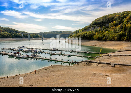 Vouglans di fiume e di lago Ain. Il Giura. Bourgogne-Franche-Comté. Francia Foto Stock