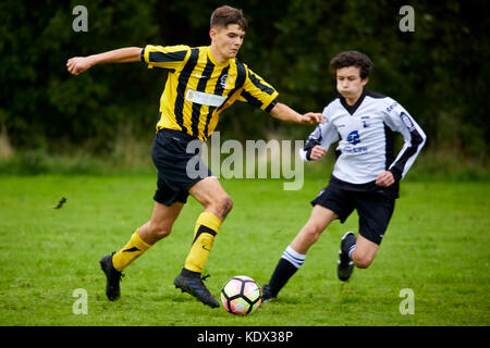 Highfield Grange FC sotto 15s sporting il loro nuovo David Wilson Case kit sponsorizzato. Gruppo JRW rebrand per Mature. Foto Stock