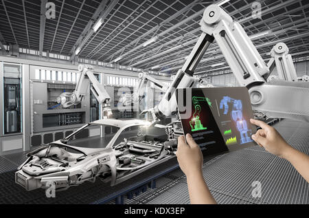 Controllo umano il rendering 3D Warehouse di lavoro di robot in fabbrica Foto Stock