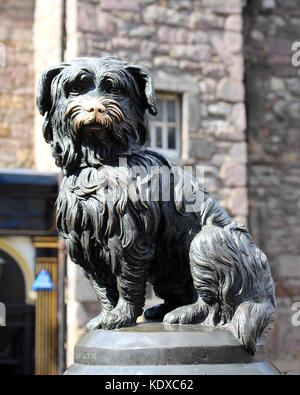 Il famoso monumento celebra il cane, che nel XIX secolo, di Edimburgo ha trascorso 14 anni custodisce la tomba del suo proprietario. Foto Stock