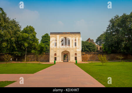 Delhi, India - 19 settembre 2017: bella visuale globale l'ingresso alla tomba di Humayun a Delhi, India Foto Stock