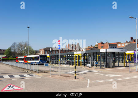 La stazione degli autobus, aperto nel 2015, nella città di Leigh, precedentemente parte della storica contea di Lancashire, ora parte del Metropolitan Borough di Wigan. T Foto Stock