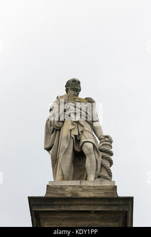 Statua di Admiral Collingwood (1748-1810) a Tynemouth. Admiral Collingwood ha portato una delle due linee di navi che hanno impegnato il francese e lo spagnolo fle Foto Stock