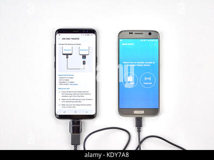 Montreal, Canada - 12 ottobre 2017: Smart switch di trasferimento dati da Samsung S7 a un nuovo galaxy s8 dispositivo. Foto Stock