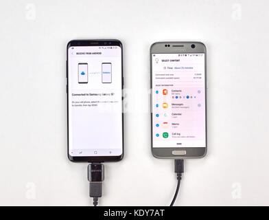 Montreal, Canada - 12 ottobre 2017: Smart switch di trasferimento dati da Samsung S7 a un nuovo galaxy s8 dispositivo. Foto Stock
