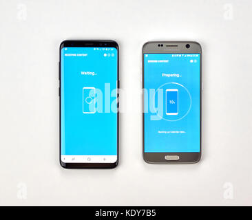 Montreal, Canada - 12 ottobre 2017: Smart switch di trasferimento dati da Samsung S7 a un nuovo galaxy s8 dispositivo. Foto Stock