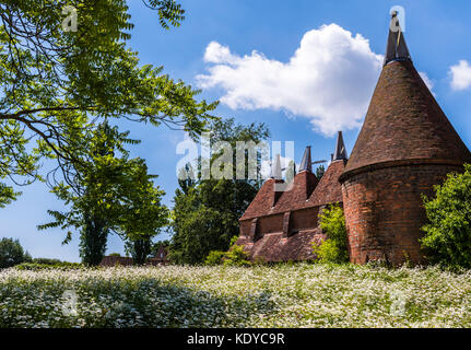 Antiche case oast a Sissinghurst Gardens, Kent, Regno Unito Foto Stock