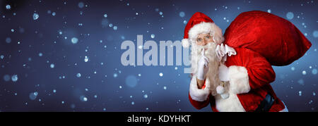Babbo Natale borsa da trasporto nella notte Foto Stock