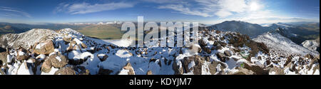 Panorama a 360 gradi dalla vetta innevata del Monte bierstadt in Colorado con mount evans all'orizzonte Foto Stock