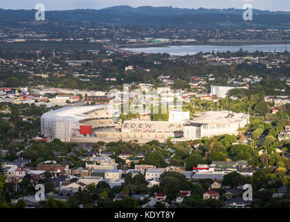 Una vista dell'Eden Park Stadium da Mt Eden a Auckland, Nuova Zelanda Foto Stock