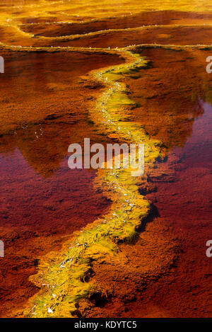 Tintillo fiume di ossidati di minerali di ferro, la Rio Tinto miniere, Minas De Riotinto, Huelva, Andalusia, Spagna Foto Stock