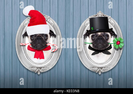 Pug dog come Babbo Natale con la caramella di zucchero di canna da zucchero per le vacanze di Natale, e spazzacamino per la notte di capodanno all'interno di un telaio sulla parete Foto Stock