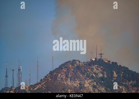 Los Angeles, California, Stati Uniti. 17 Ott 2017. Monte Wilson Fire Credit: Chon Kit Leong/Alamy Live News Foto Stock