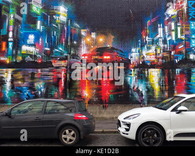 Murale automobilistico nel quartiere della Cattedrale di Belfast Foto Stock