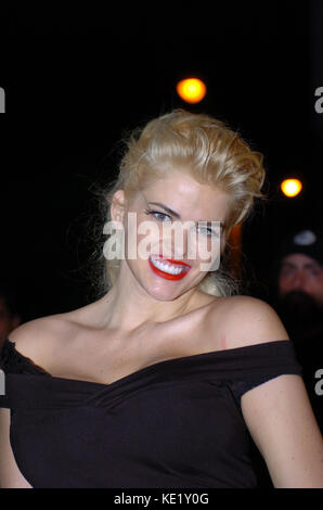 Anna Nicole Smith ha visto lasciare l'Hotel Astor nel 2004 a Miami Beach, Florida. Persone: Anna Nicole Smith Trasmissione Ref: Flxx Credito: Hoo-Me.com/Mediapunch Foto Stock