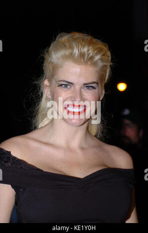 Anna Nicole Smith ha visto lasciare l'Hotel Astor nel 2004 a Miami Beach, Florida. Persone: Anna Nicole Smith Trasmissione Ref: Flxx Credito: Hoo-Me.com/Mediapunch Foto Stock