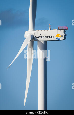 Turbine di Ormonde Offshore Wind Farm vicino a Barrow-in-Furness, il quale è azionato dall'energia svedese gigante, Vattenfall. Foto Stock