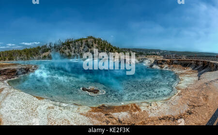 Agosto 22, 2017 - excelsior geyser cratere nel parco nazionale di Yellowstone Foto Stock