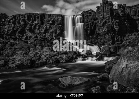 Cascata di Öxarárfoss, che si trova nel Parco Nazionale di Thingvelir in Islanda Foto Stock