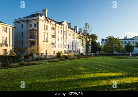 La mattina presto a Dane John Gardens in Canterbury Kent Foto Stock