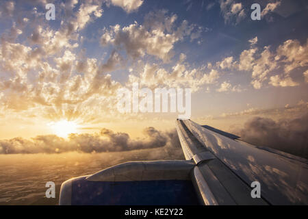 Dalla finestra - tramonto sulla Spagna come si vede dal volo in aereo Foto Stock