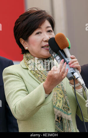 Saitama, Giappone. Xviii oct, 2017. yuriko koike, governatore di Tokyo e il leader del nuovo partito nazionale, kibo no per (Partito della speranza), offre un discorso di strada al di fuori di Kawagoe station su ottobre 18, 2017, Saitama, Giappone. Koike ha offerto il suo sostegno a ex partito democratico (Dp) stati e kibo no al candidato yasuko komiyama. Credito: aflo co. ltd./alamy live news Foto Stock