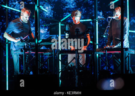 Milano Italia. Il 17 ottobre 2017. L'islandese di rock band SIGUR ROS si esibisce dal vivo sul palco al Mediolanum Forum durante il '2017 World Tour' Foto Stock