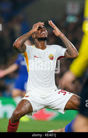 Londra, Regno Unito. 18 ottobre 2017. Gerson (Roma) calcio/calcio : Gerson dell'AS Roma reagisce durante la partita a gironi della UEFA Champions League tra Chelsea e AS Roma allo Stamford Bridge di Londra, Inghilterra . Crediti: AFLO/Alamy Live News Foto Stock