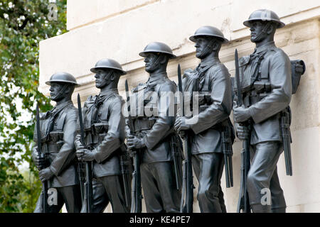 Londra, Inghilterra, Regno Unito. Le guardie Memorial divisionale (Harold Charlton Bradshaw / Gilbert Ledward; 1926) nella sfilata delle Guardie a Cavallo. Foto Stock