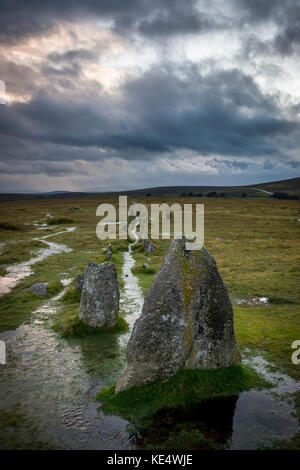 Merrivale Età del Bronzo righe di pietra nel Parco Nazionale di Dartmoor, Devon, Regno Unito Foto Stock