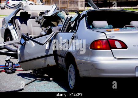 Montreal, Canada,14 giugno 2017.Scontro frontale tra due automobili di importazione.Credit:Mario Beauregard/Alamy Live News Foto Stock