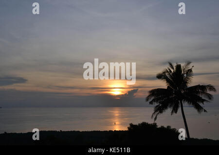 Il tramonto in karimun jawa nel nord dell isola di Giava e ha molto più belle spiagge di Bali! Pic è stata adottata nel maggio 2016. Foto Stock