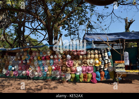 La gente locale e attività turistica intorno a Angkor Wat e siem reap. pic è stata adottata nel gennaio 2015. Foto Stock