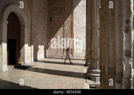 Antico Tempio Romano di Minerva (Tempio di Minerva), ora chiesa di Santa Maria sopra Minerva (Chiesa di Santa Maria sopra Minerva) sulla Piazza del Comune Foto Stock